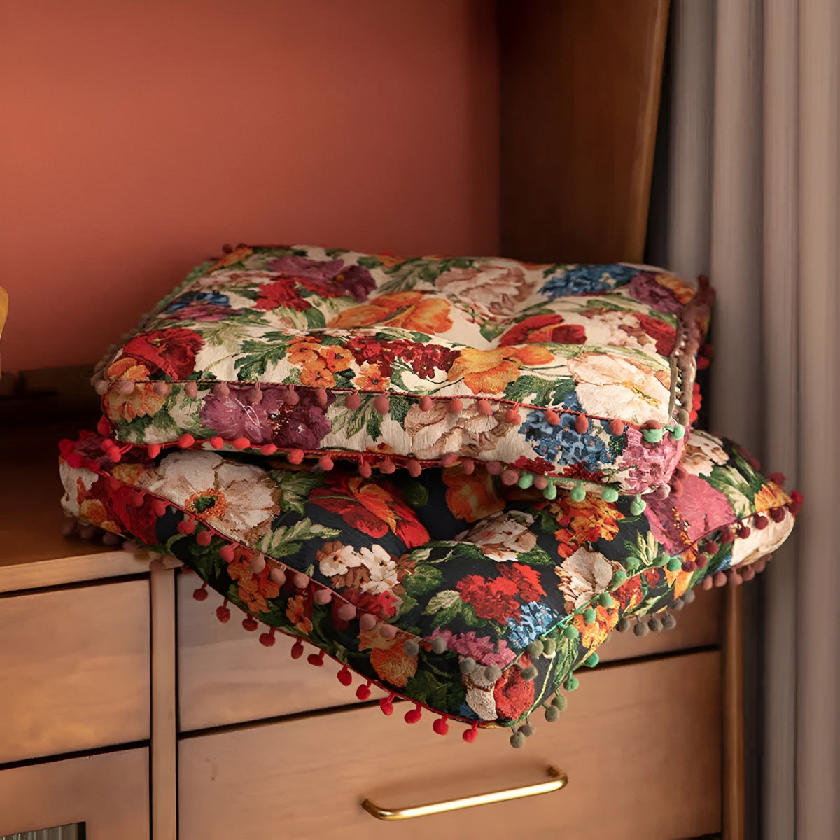 Coussin bohème rétro fleuri à pompons