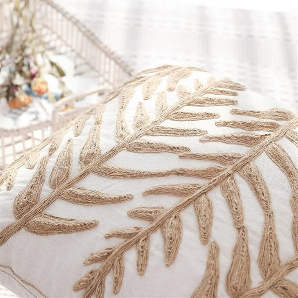 Housse de coussin brodée feuilles