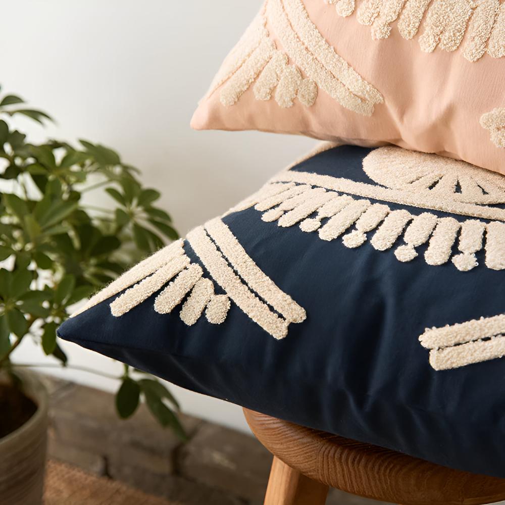 Housse de coussin brodée œil boho