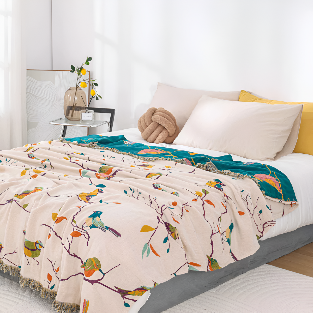 Plaid en coton à pompons motif oiseaux
