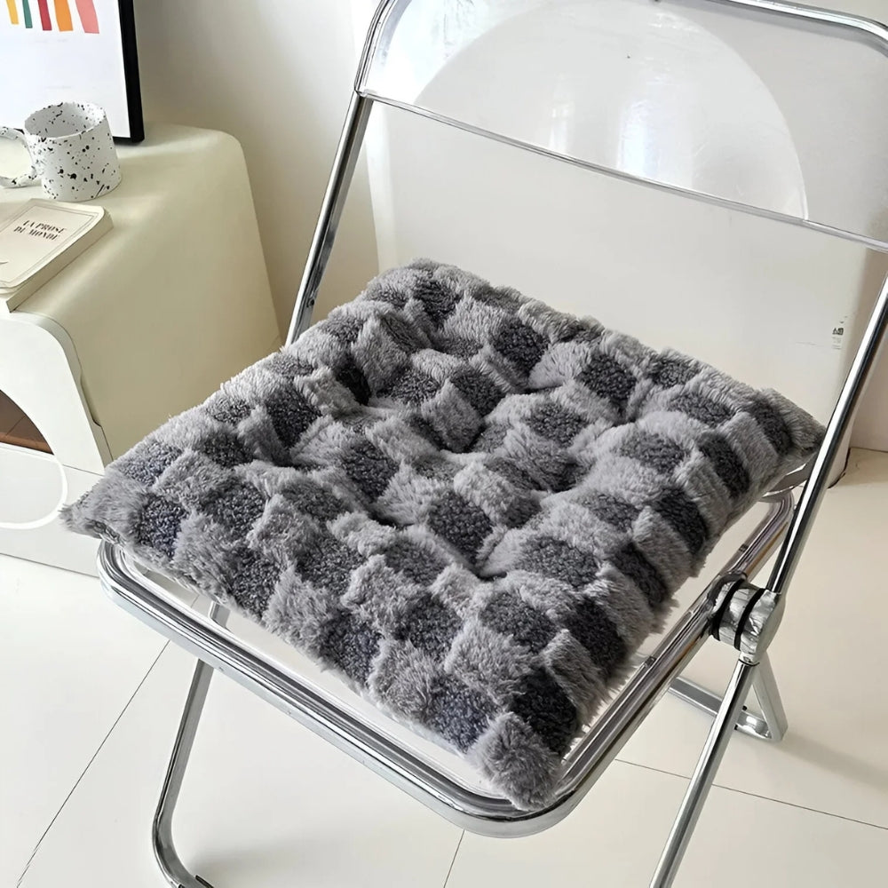 Galette de chaise damier en fausse fourrure