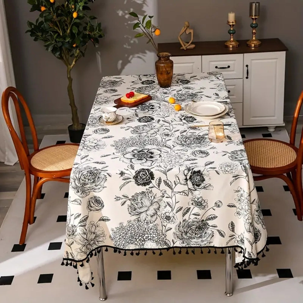 Nappe campagne à fleurs noires et pompons