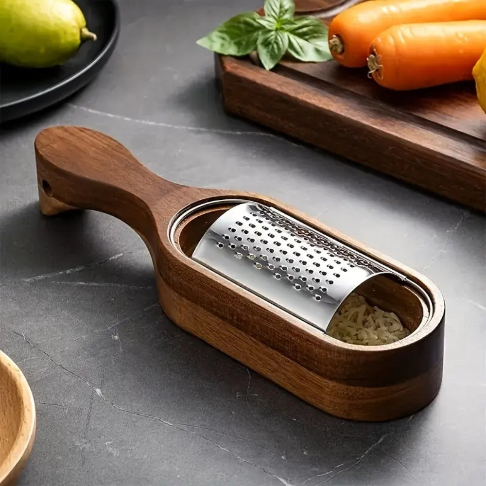 Râpe à fromage à manche en bois