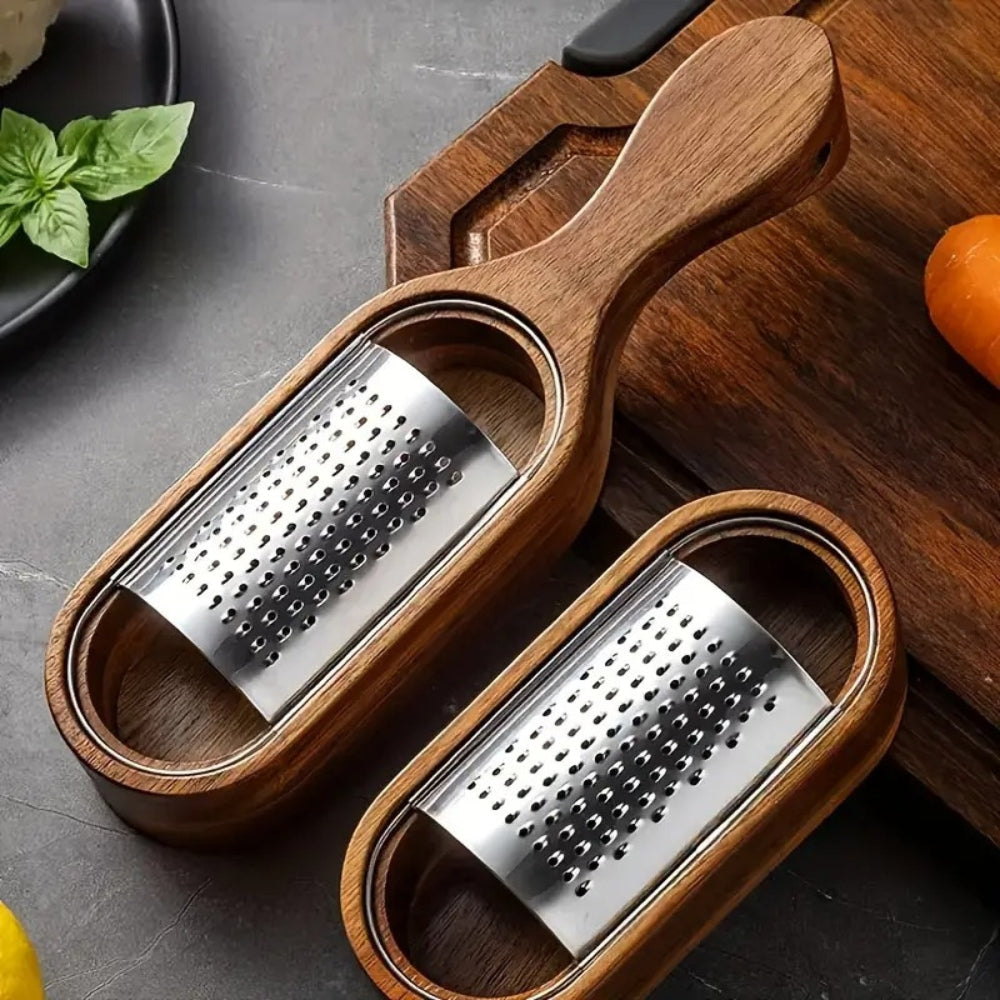 Râpe à fromage à manche en bois
