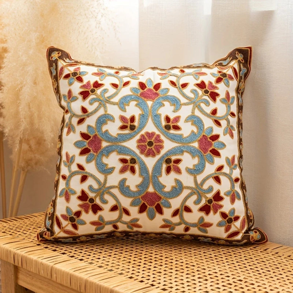 Housse de coussin brodée vintage Aurae – Azure Bloom