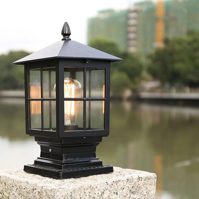 Lampe sur pilier d'exterieur en metal noir