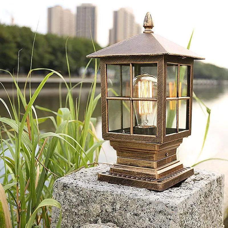Lampe sur pilier d'exterieur en metal noir