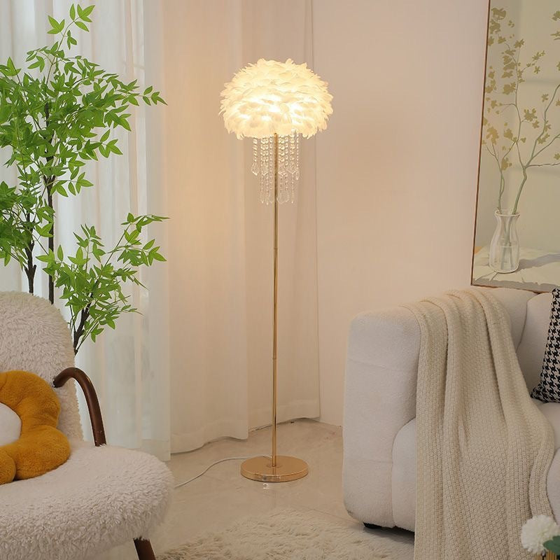 Lampadaire nordique en plumes et cristal