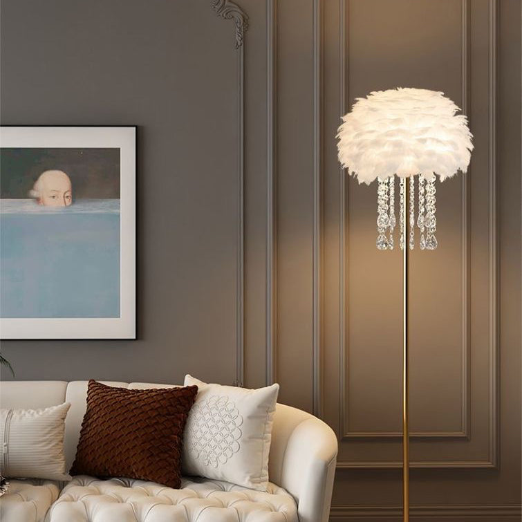 Lampadaire nordique en plumes et cristal