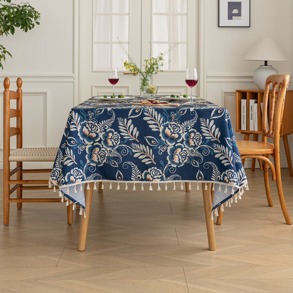 Nappe boho fleurie à pompons motif paon