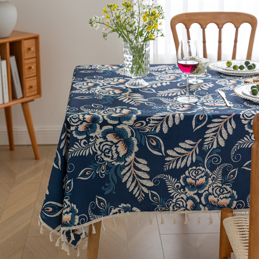 Nappe boho fleurie à pompons motif paon