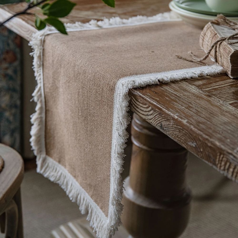 Chemin de table boho en toile de jute