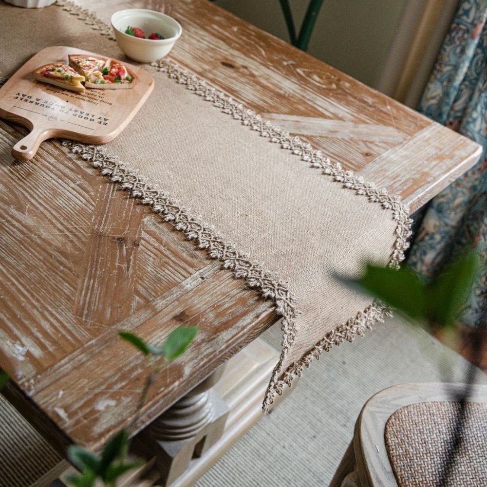 Chemin de table boho en toile de jute – Knit Lace Edge