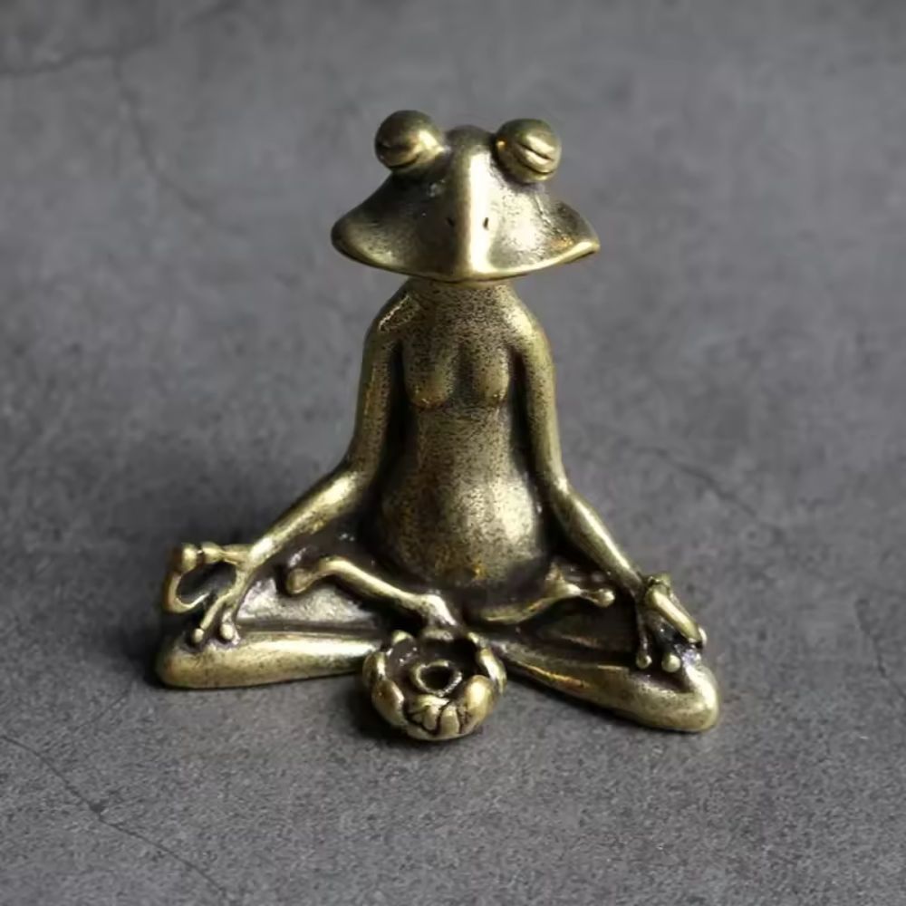 Figurine grenouille en position du lotus