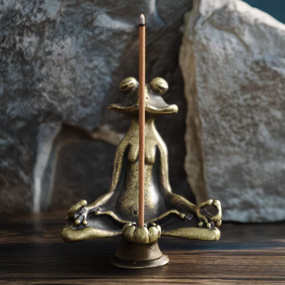 Figurine grenouille en position du lotus