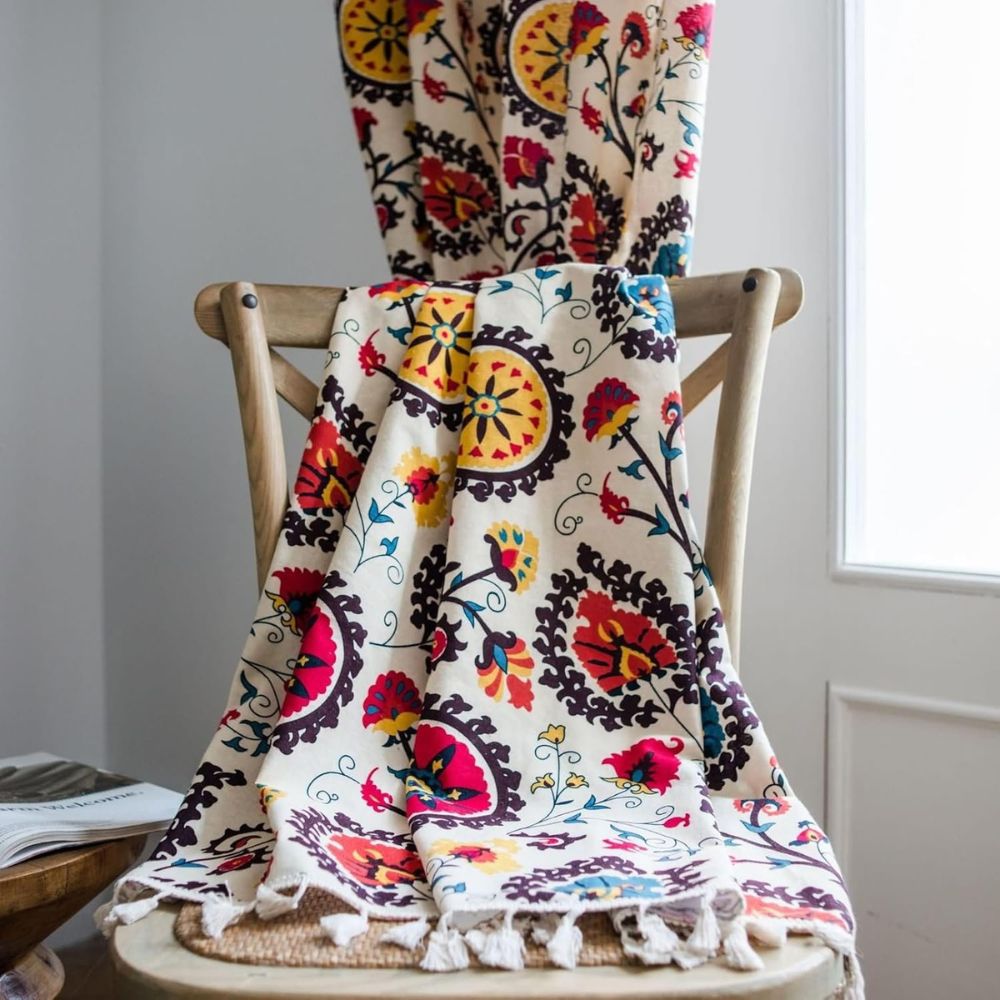 Rideau boho à pompons roue chromatique