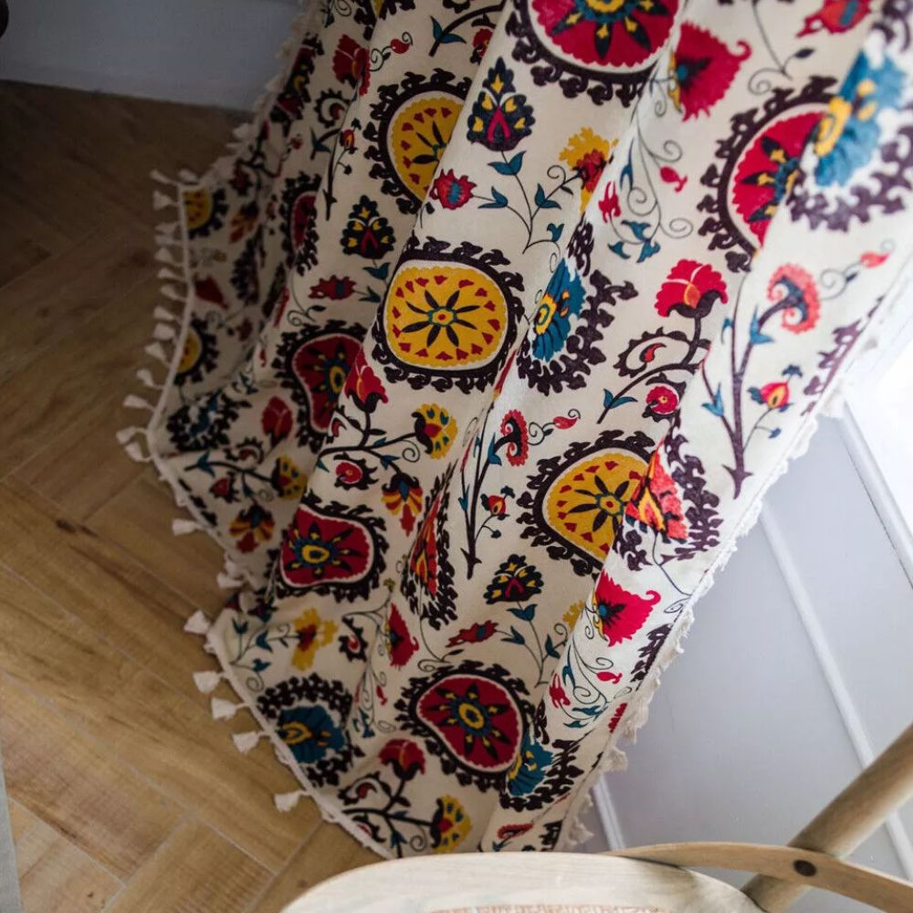 Rideau boho à pompons roue chromatique
