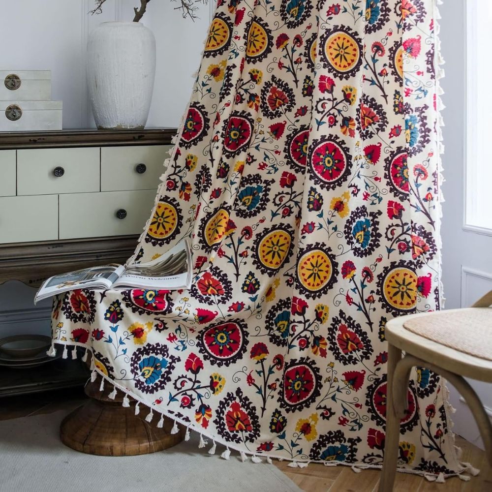 Rideau boho à pompons roue chromatique