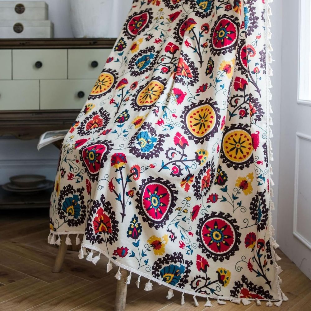 Rideau boho à pompons roue chromatique