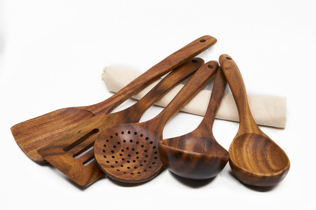 Set d'ustensiles de cuisine en noyer