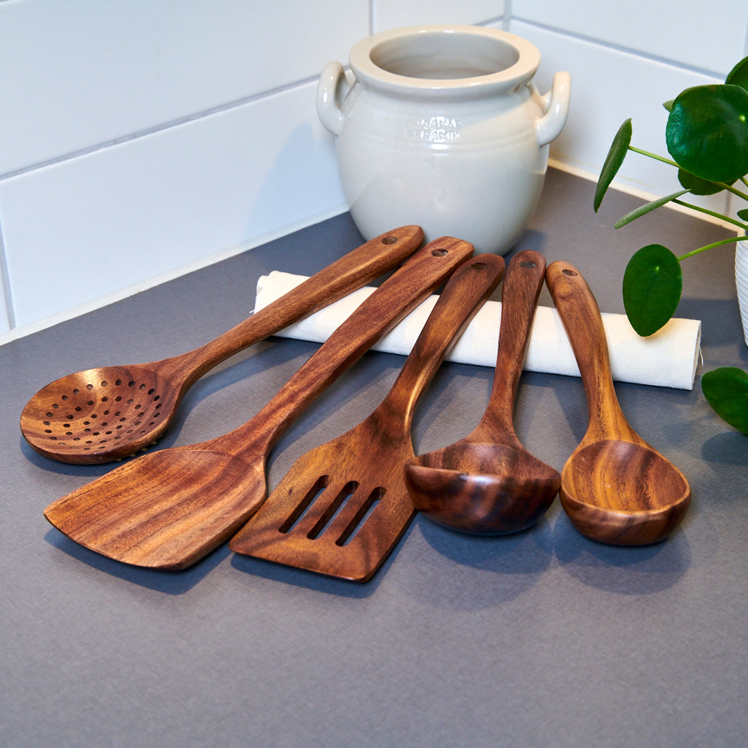Set d'ustensiles de cuisine en noyer