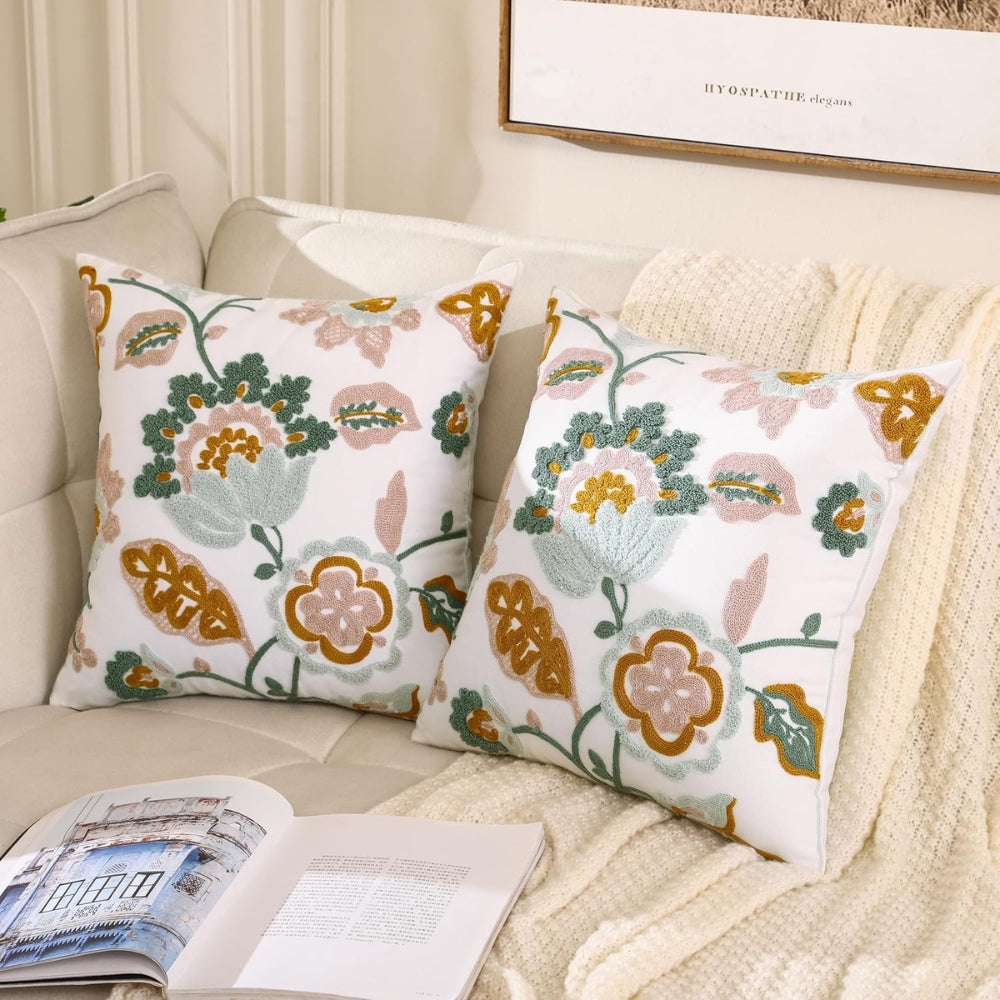 Housse de coussin touffetée fleurie Denza