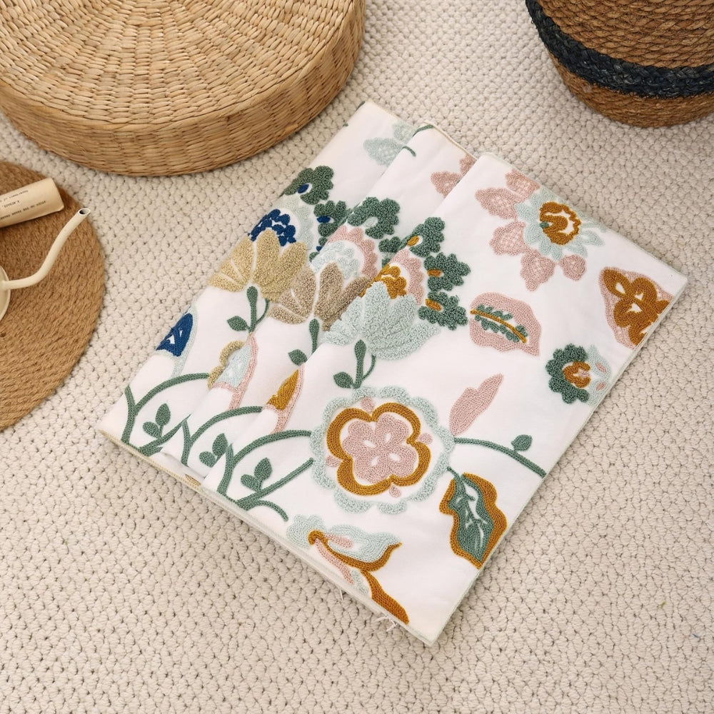 Housse de coussin touffetée fleurie Denza