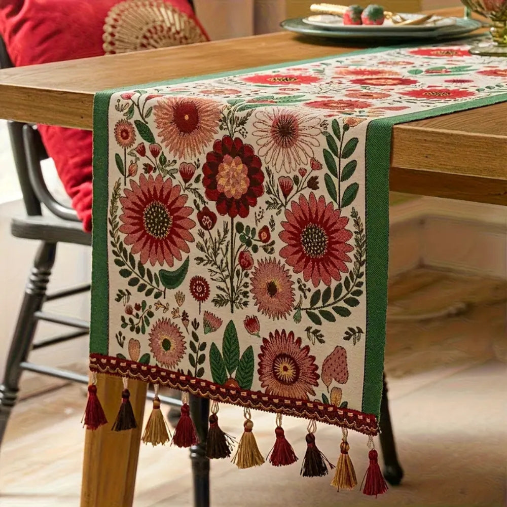 Chemin de table brodé fleuri à pompons