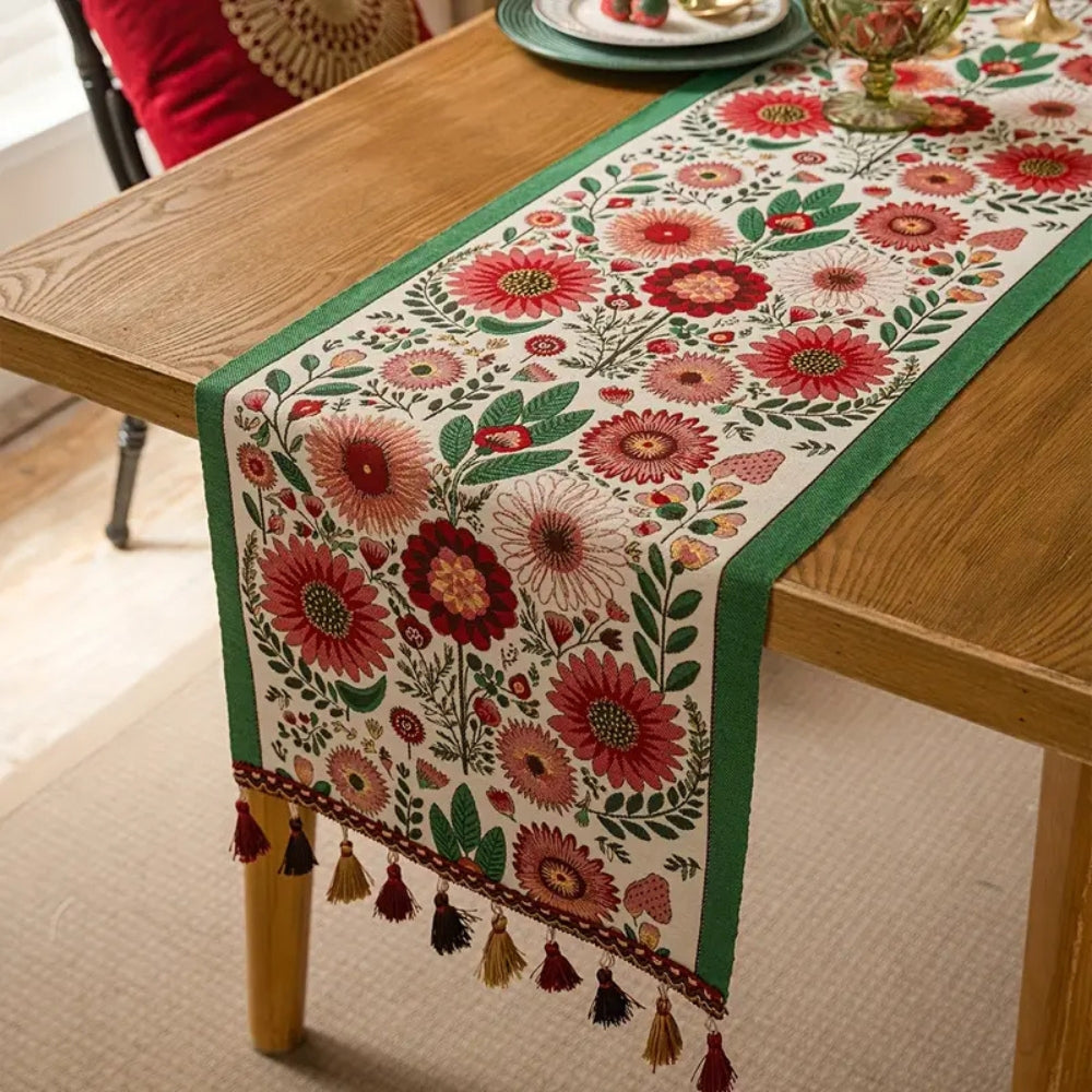 Chemin de table brodé fleuri à pompons – 14"x47"