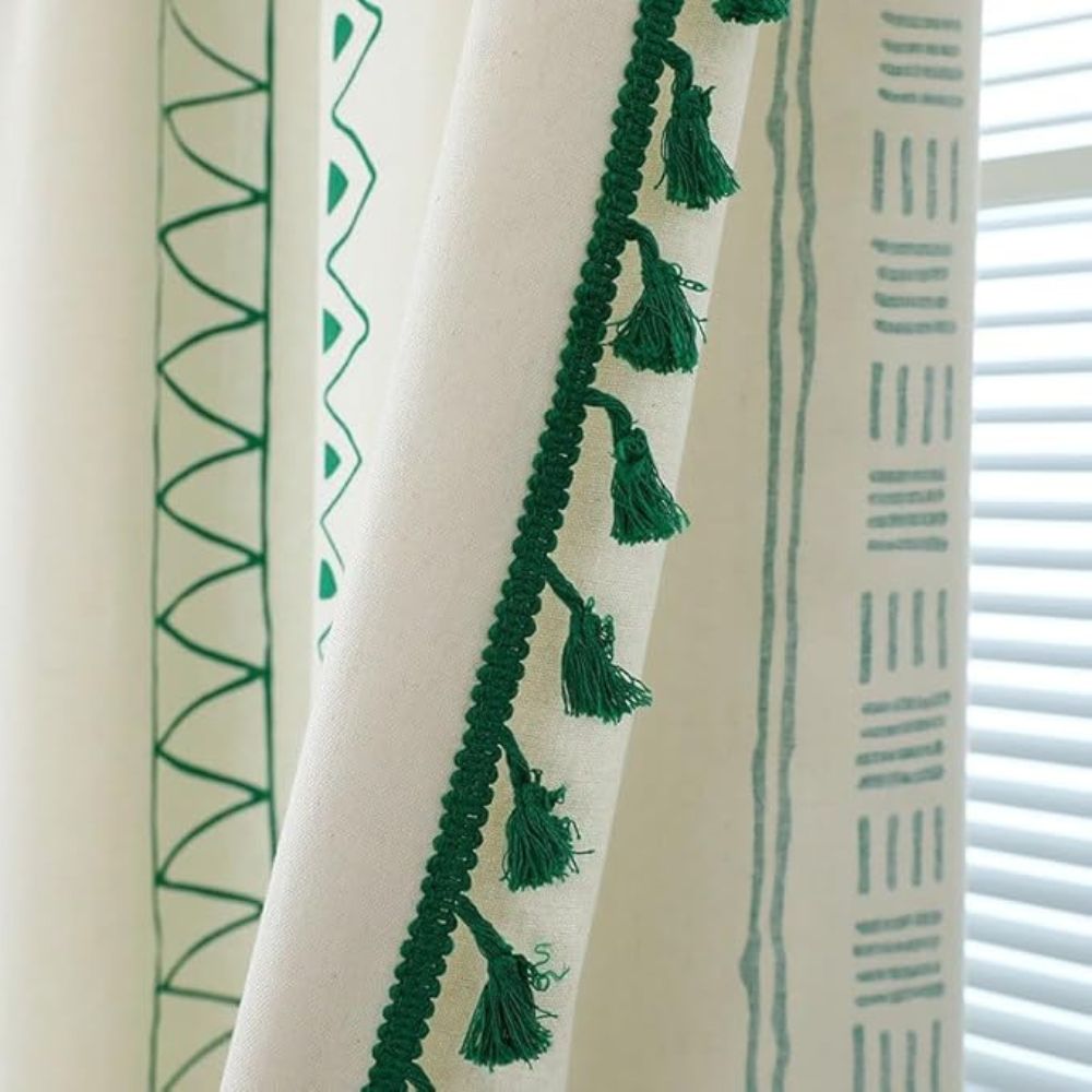 Rideau boho à pompons Emerald Tribe