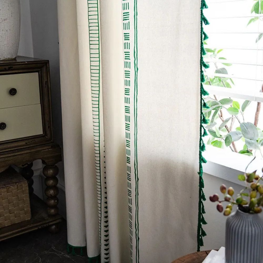 Rideau boho à pompons Emerald Tribe