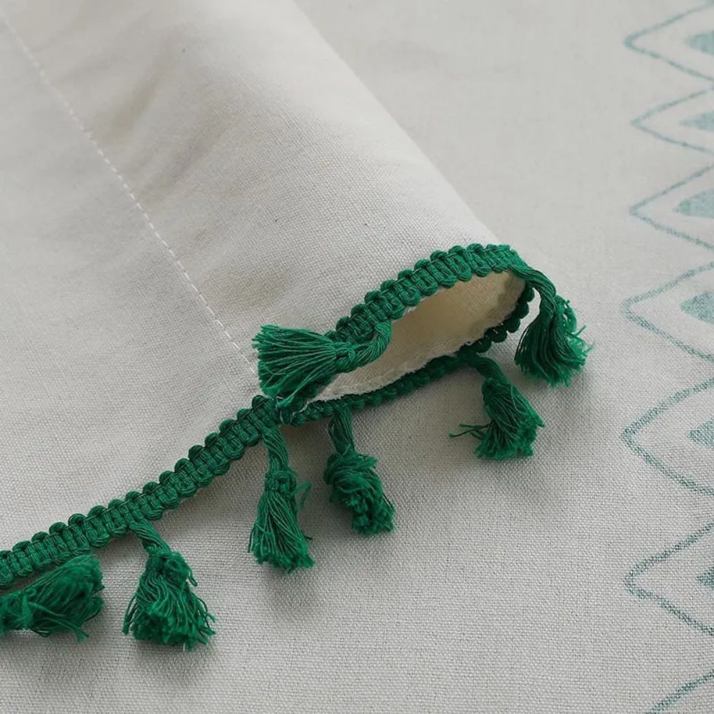 Rideau boho à pompons Emerald Tribe
