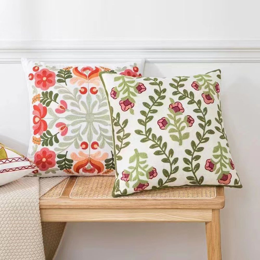 Housse de coussin imprimé floral éthéré