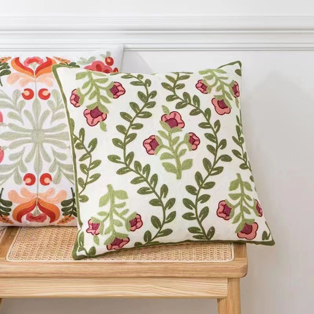Housse de coussin imprimé floral éthéré
