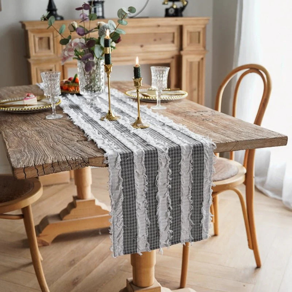 Chemin de table en bandes de tissu effilochées – 12"x49"