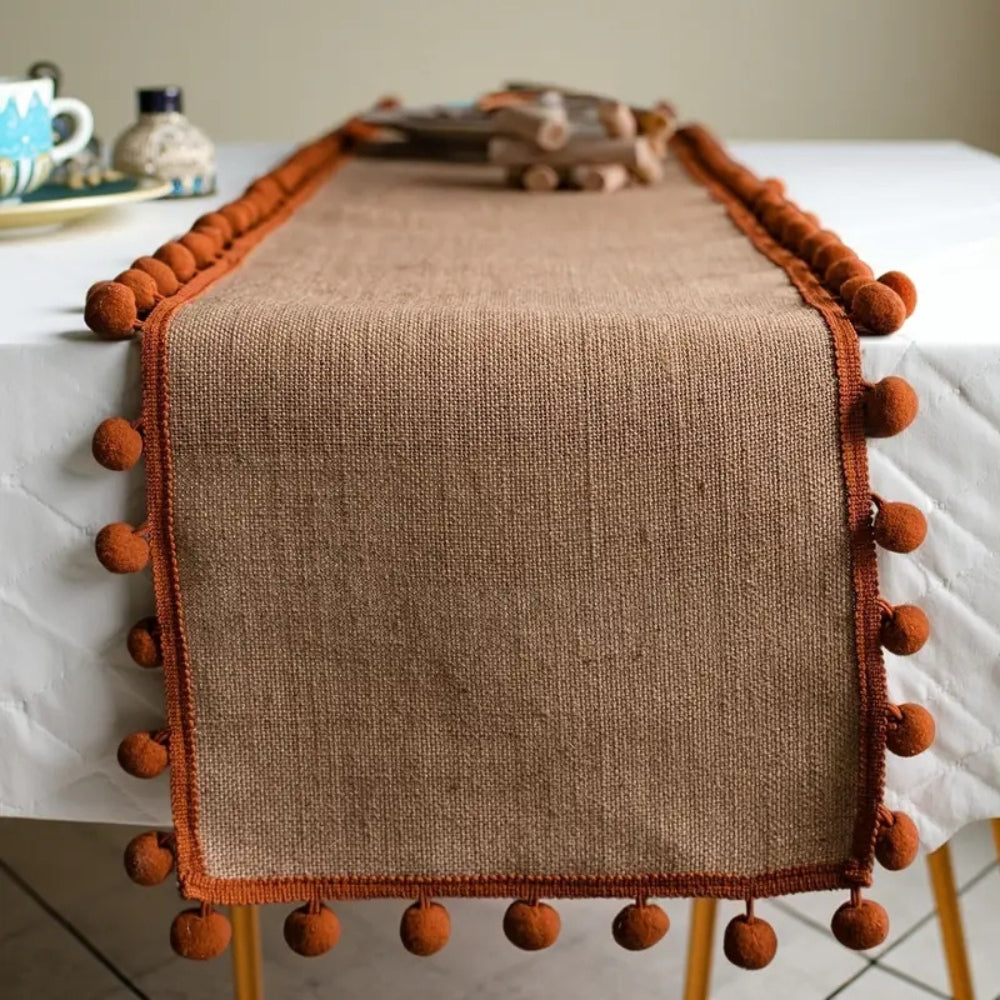 Chemin de table bohème en jute à pompons – 12"x47"