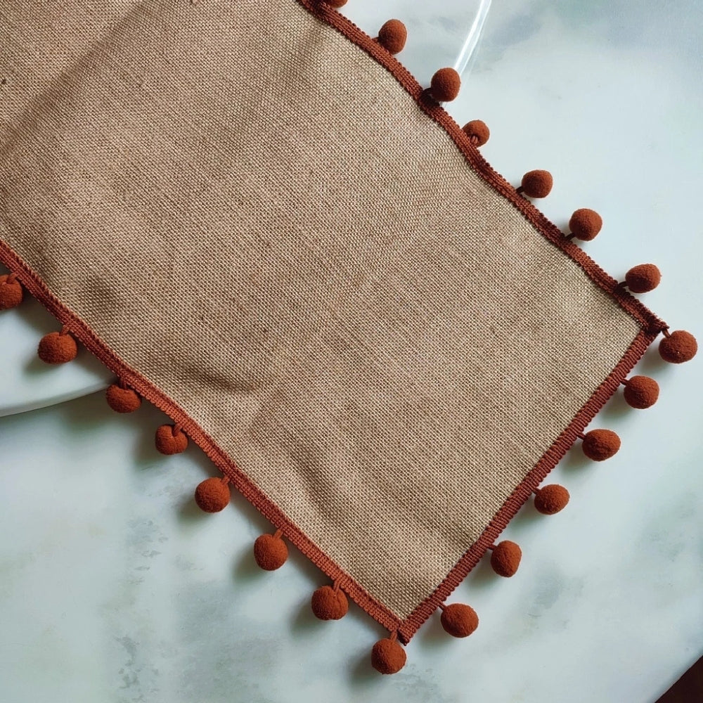 Chemin de table bohème en jute à pompons