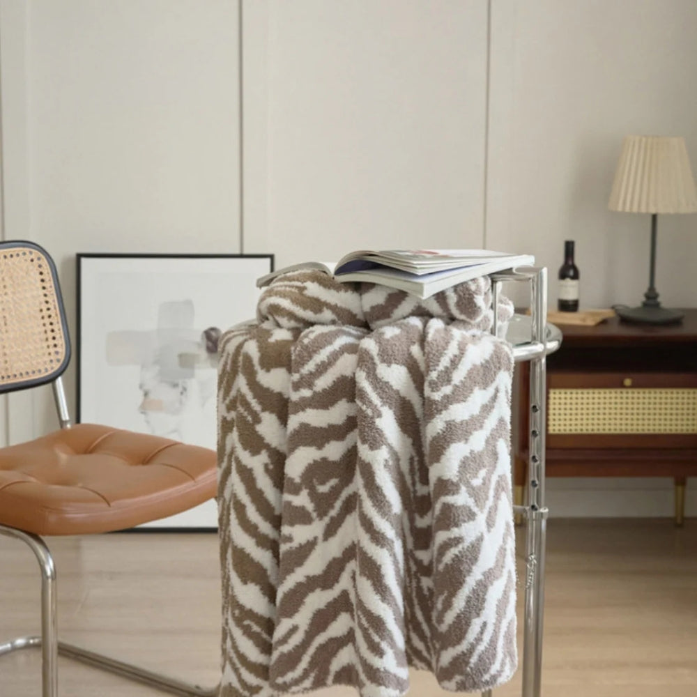 Plaid tricoté motif zèbre