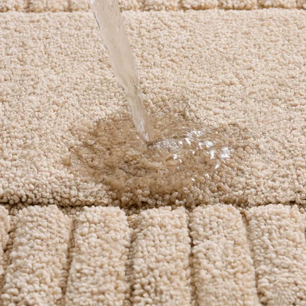 Tapis de bain minimaliste à rayures
