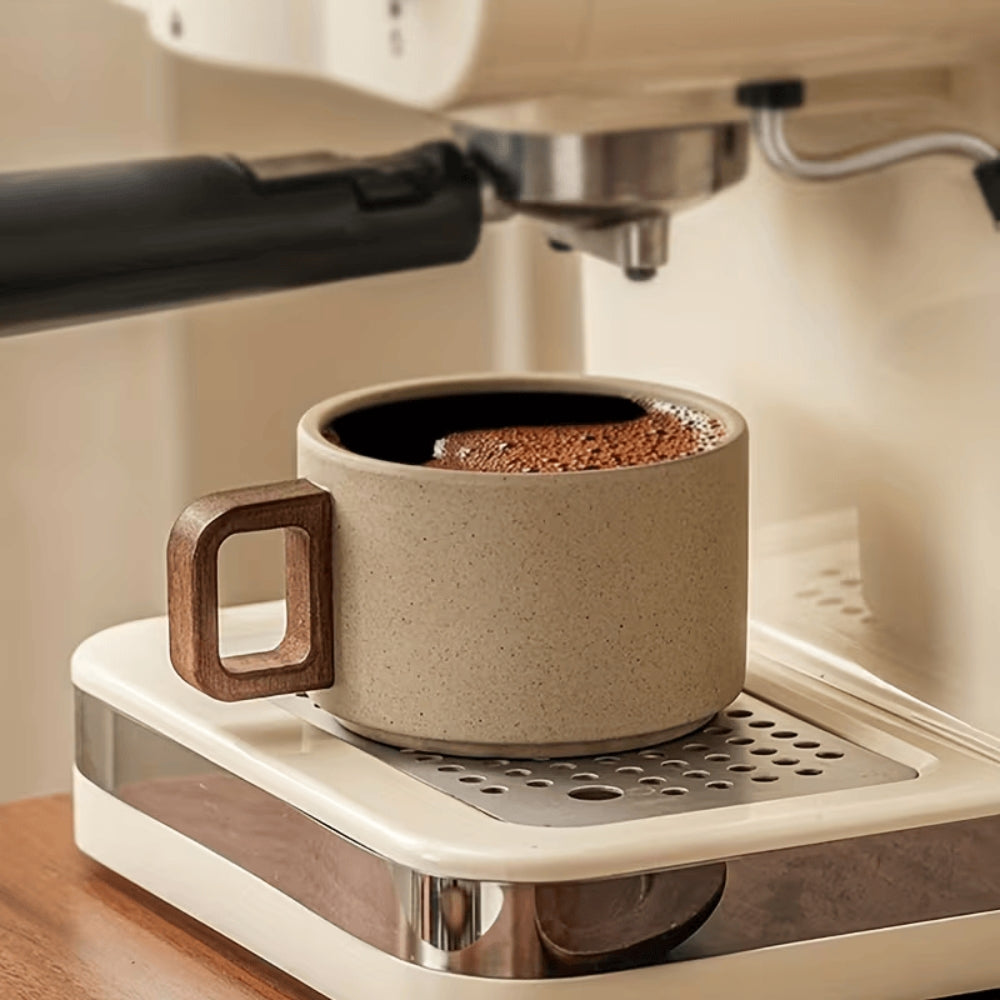 Mug moderniste en céramique et bois