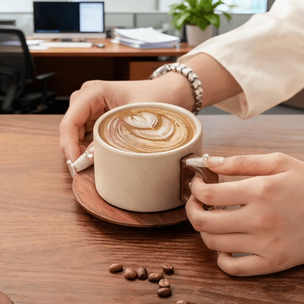 Mug moderniste en céramique et bois