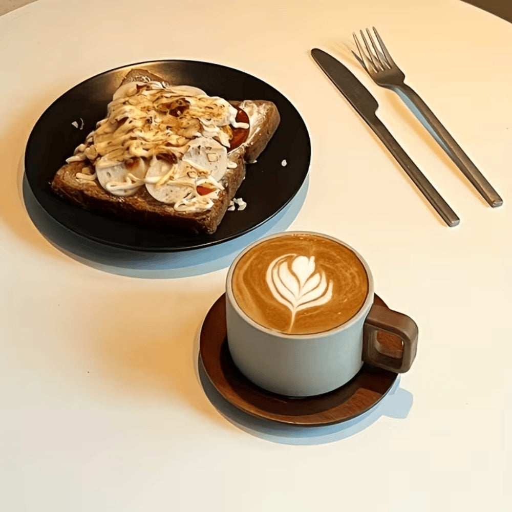 Mug moderniste en céramique et bois