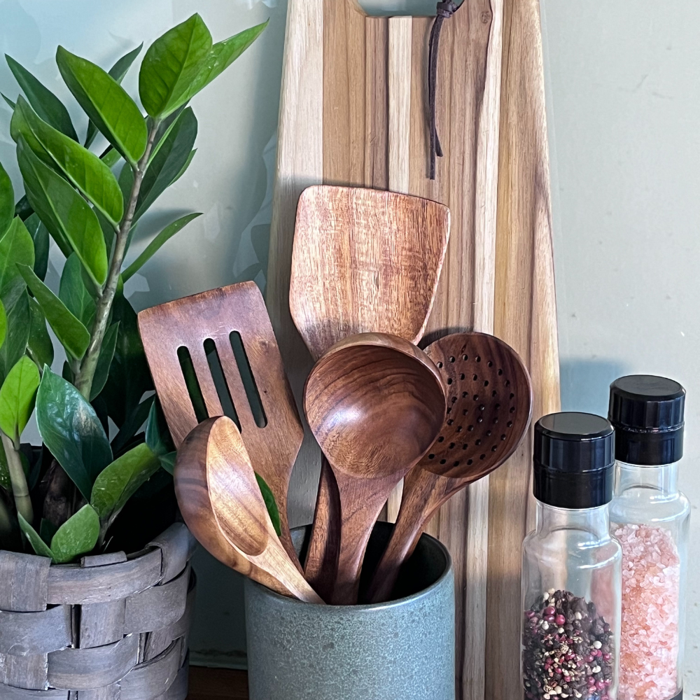 Set d'ustensiles de cuisine en noyer