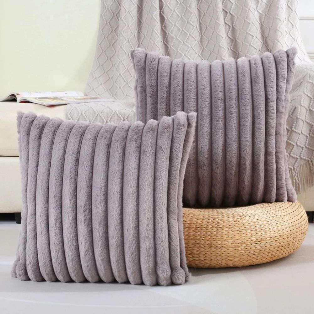Housse de coussin en fausse fourrure Nouvia
