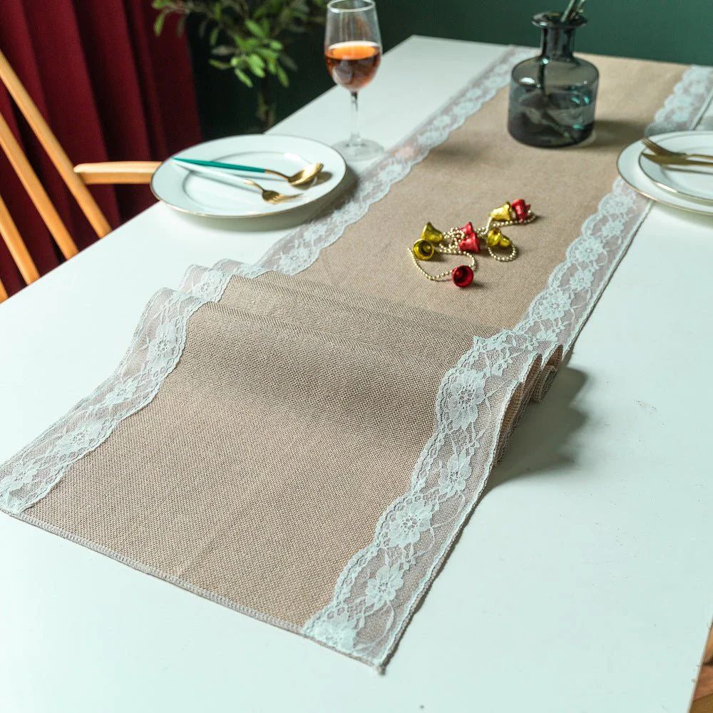 Chemin de table à bordure dentelle fleurie
