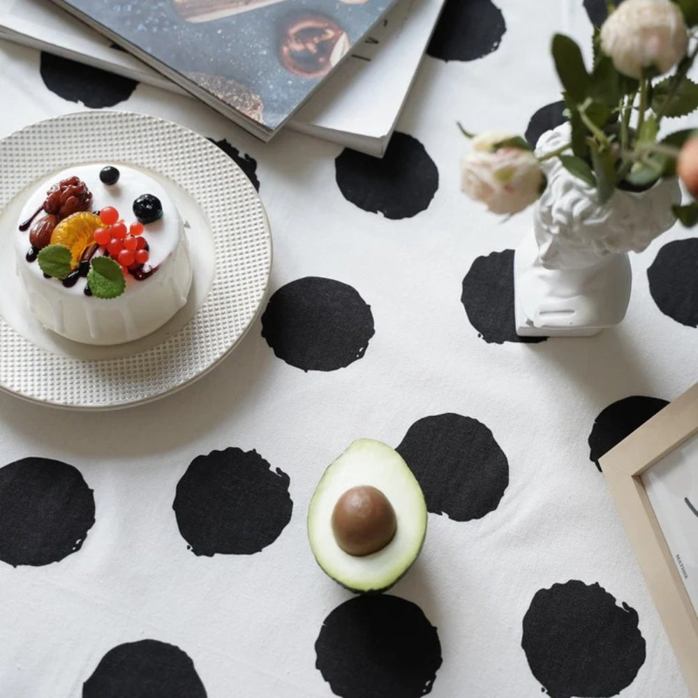 Nappe à pois et pompons
