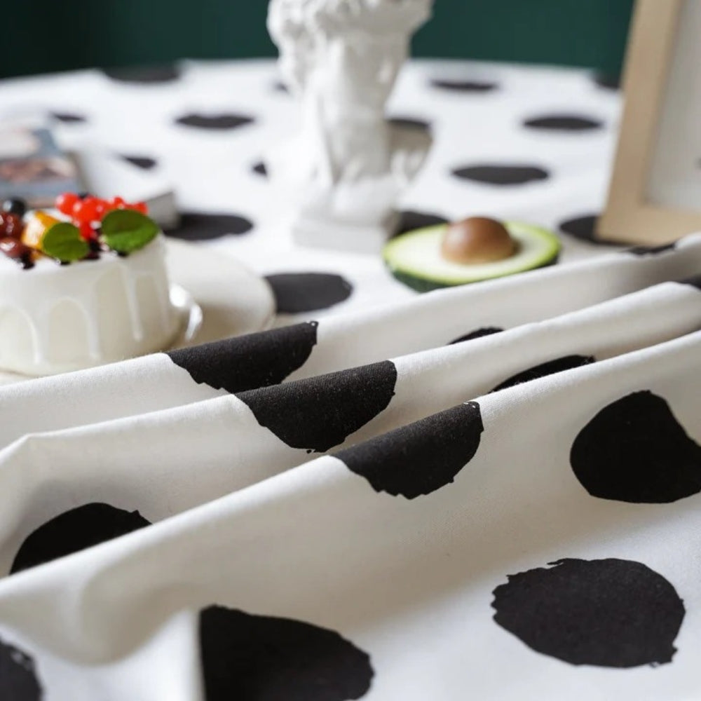 Nappe à pois et pompons