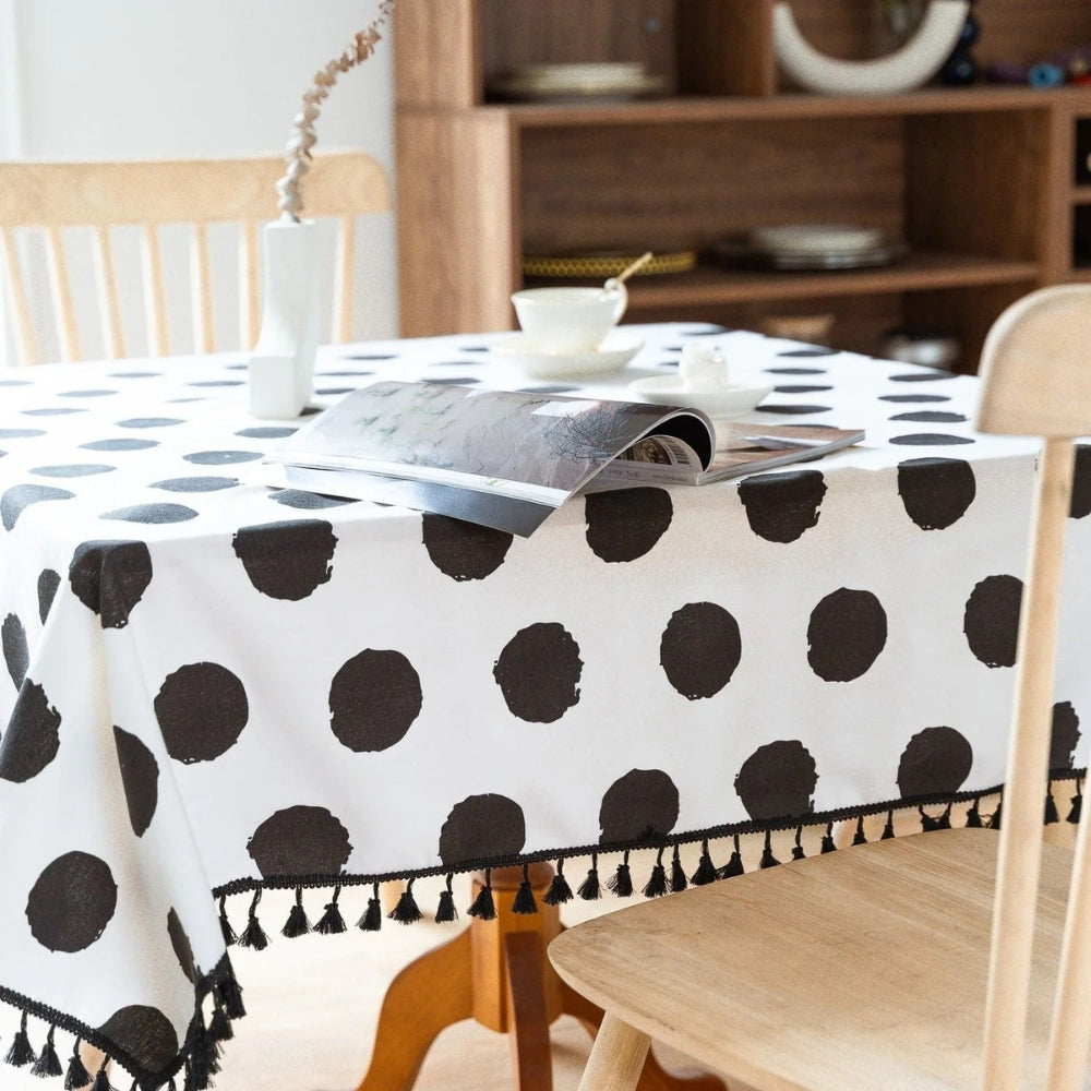 Nappe à pois et pompons