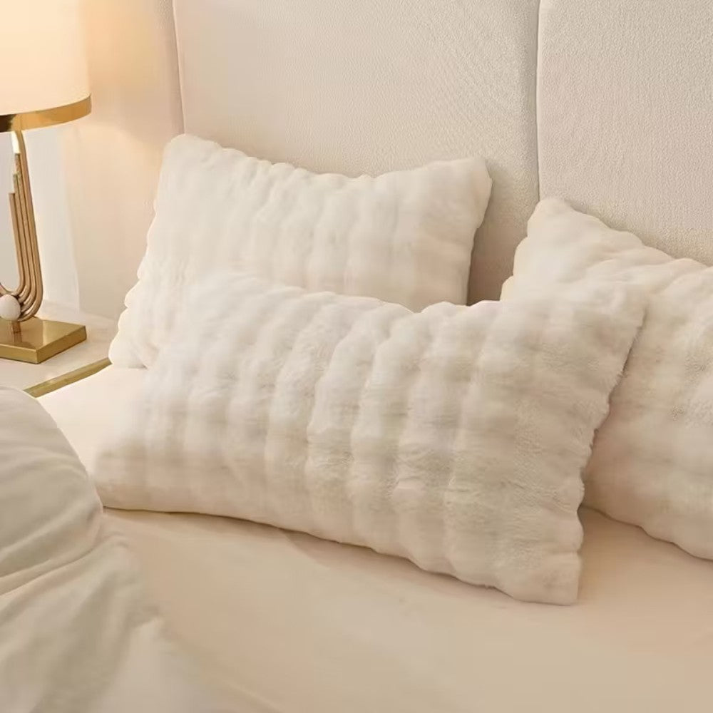 Housse de coussin en fausse fourrure de lapin