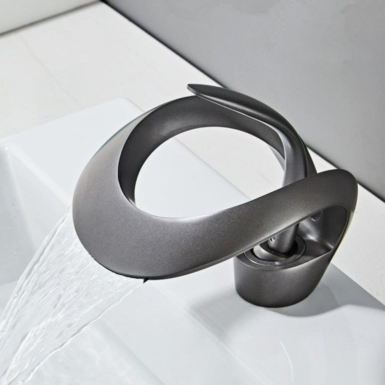 Mitigeur de salle de bain a col incurve